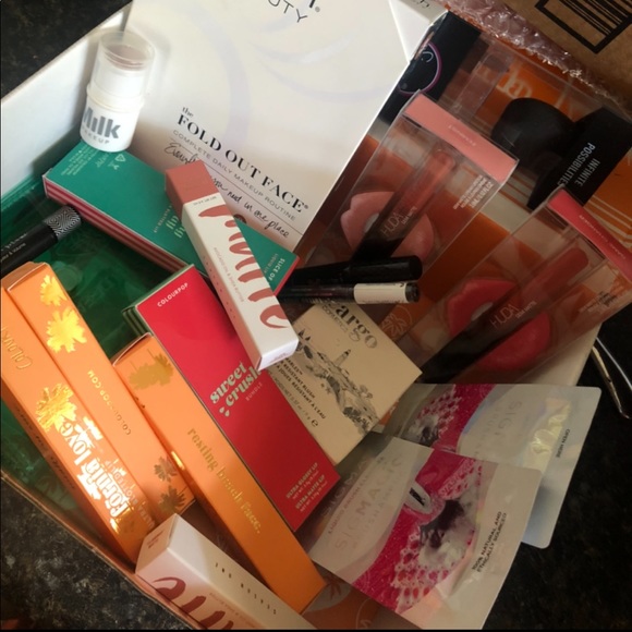 Beauty Mystery Box - Value $150+ - Picture 4 of 4